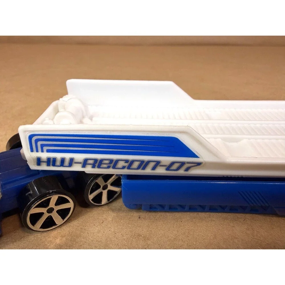 Hot Wheels HW-RECON-07 Truckin' Transporter Semi Truck Diecast Car Hauler 2002